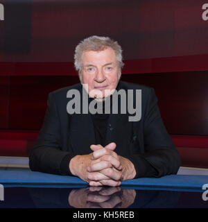 Berlin, Allemagne. 13 novembre 2017. Werner Schneyder - Kabarettiste, 13.11.2017, dur mais juste, modération Frank Plasberg, Foto Uwe Koch / fotobasis.org crédit : Uwe Koch/Alamy Live News Banque D'Images