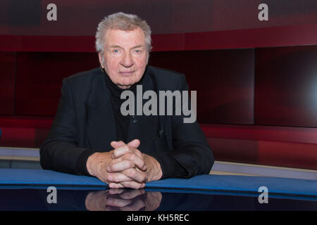 Berlin, Allemagne. 13 novembre 2017. Werner Schneyder - Kabarettiste, 13.11.2017, dur mais juste, modération Frank Plasberg, Foto Uwe Koch / fotobasis.org crédit : Uwe Koch/Alamy Live News Banque D'Images