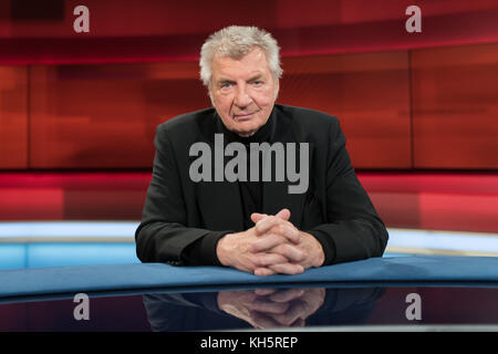 Berlin, Allemagne. 13 novembre 2017. Werner Schneyder - Kabarettiste, 13.11.2017, dur mais juste, modération Frank Plasberg, Foto Uwe Koch / fotobasis.org crédit : Uwe Koch/Alamy Live News Banque D'Images