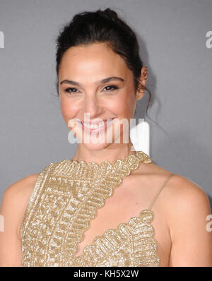 Hollywood, CA, USA. 13 nov, 2017. 13 novembre 2017 - Hollywood, Californie - gat gadot. ''Justice League'' los angeles premiere tenue au Kodak Theater à Hollywood. Crédit photo : birdie thompson/admedia crédit : birdie thompson/admedia/zuma/Alamy fil live news Banque D'Images