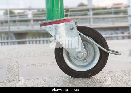 Close-up, roues Roues sur marbre noir Banque D'Images