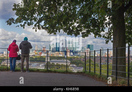 Londres - la vue de la Canary Wharf et la ville de Greenwich park. Banque D'Images