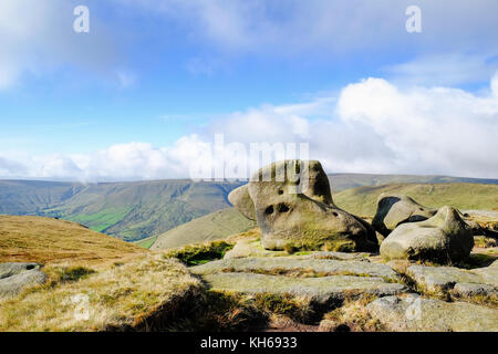 Les formations rocheuses autour de kinder scout dans le Derbyshire Peak District, Angleterre Banque D'Images