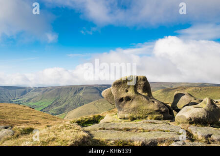 Les formations rocheuses autour de kinder scout dans le Derbyshire Peak District, Angleterre Banque D'Images