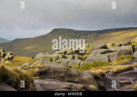 Les formations rocheuses autour de kinder scout dans le Derbyshire Peak District, Angleterre Banque D'Images