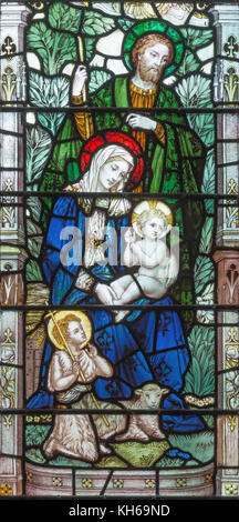 Paris, France - 17 septembre 2017 : la sainte famille sur le vitrail à l'église Holy Trinity Brompton. Banque D'Images