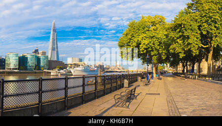 Londres - le panorama de la Tamise et de la promenade Riverside l'écharde dans la lumière du matin. Banque D'Images