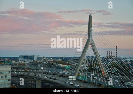 Le zakim bridge à Boston, Massachusetts vu de dessus Banque D'Images