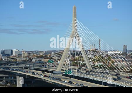 Le zakim bridge à Boston, Massachusetts vu de dessus Banque D'Images