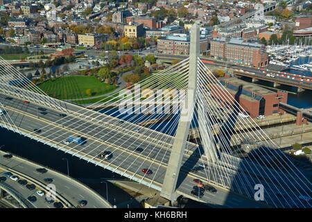 Le zakim bridge à Boston, Massachusetts vu de dessus Banque D'Images