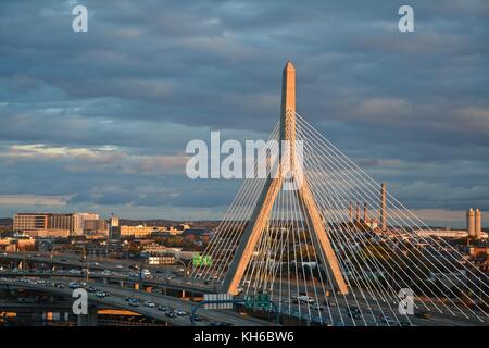 Le zakim bridge à Boston, Massachusetts vu de dessus Banque D'Images