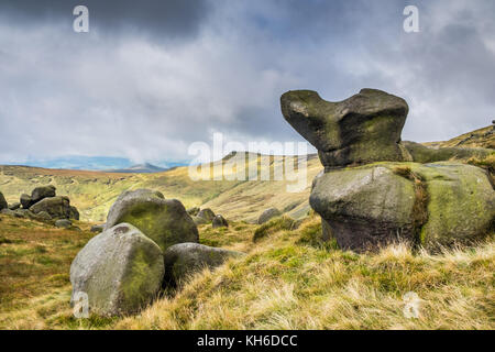 Les formations rocheuses autour de kinder scout dans le Derbyshire Peak District, Angleterre Banque D'Images