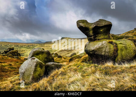 Les formations rocheuses autour de kinder scout dans le Derbyshire Peak District, Angleterre Banque D'Images