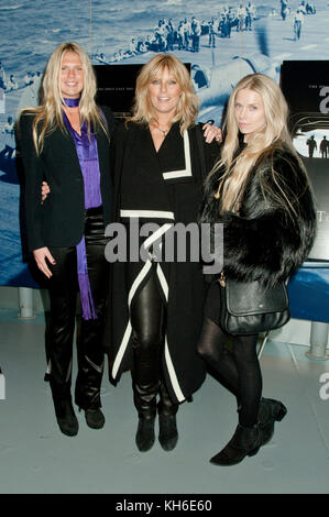 Alexandra Richards, Patti Hansen et Theodora Richards au New York Premiere of Act of Valor à l'Intrepid à New York City. 9 Février 2012. © Kristen Driscoll/Mediapunch Inc Banque D'Images