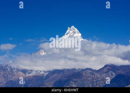 Vue sur la montagne à partir de la chambre en Y ou machhapuchare village dhampus, Népal Banque D'Images