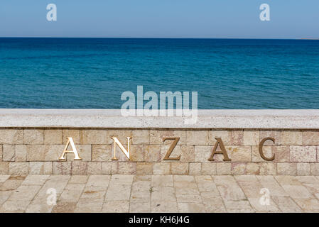 Mémorial de pierre sur la plage à Anzac Cove à Gallipoli, où les troupes alliées ont combattu dans la seconde guerre mondiale, 1 en Turquie çanakkale Banque D'Images