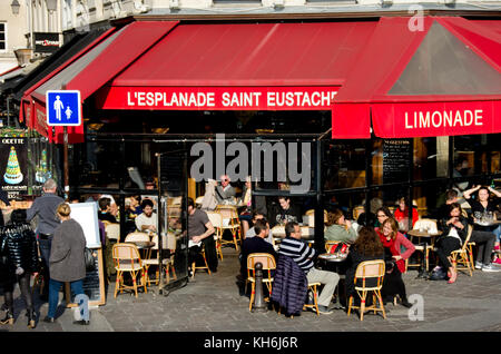 Paris, France. L'Esplanade Saint Eustache café / brasserie rue Montorgeuil / rue de Turbigo Banque D'Images