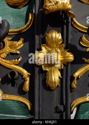 Porte décorative, palais Grassalkovich à Hodzovo nam., Bratislava, Bratislava, Bratislava, Slobakia, Europe Banque D'Images