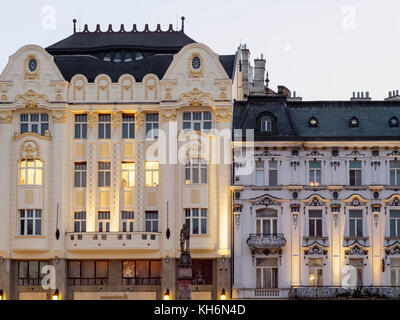Roland Palais et Palais Palugyay sur la place principale Hlavne nam., Bratislava, Bratislava, Bratislava, Slovaquie, Europe Banque D'Images