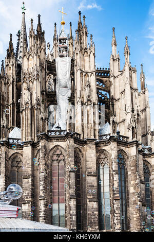 Voyage vers l'Allemagne - soapbubbles et de la cathédrale de Cologne (cathédrale de l'église de saint Pierre) en septembre Banque D'Images