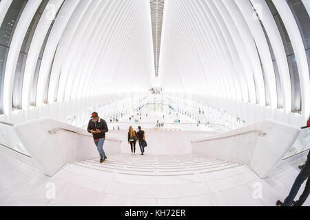 L'Oculus centre de transport et centre commercial, Lower Manhattan, New York City, NY, États-Unis d'Amérique, USA. Banque D'Images