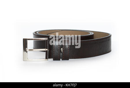 Ceinture en cuir noir nouveau isolé sur fond blanc Banque D'Images