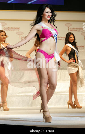 Tokyo, Japon. 14th novembre 2017. Miss Japon Natsuki Tsutsui descend la piste lors du « 57th Miss International Beauty Pageant 2017 » qui s'est tenu à l'hôtel de ville du dôme de Tokyo à 14 novembre 2017, Tokyo, Japon. Cette année, 69 concurrents de divers pays et régions se sont réunis au Japon pour participer au titre. Credit: Rodrigo Reyes Marin/AFLO/Alay Live News Banque D'Images