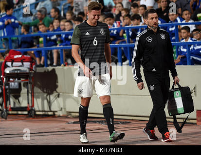 Tel Aviv, Israël. 14 novembre 2017. L'Allemand Waldermar Anton (l) lors du Round 1 des qualifications européennes des moins de 21 ans. Match de football du groupe 5 entre Israël et l'Allemagne au Itztadion à Ramat Gan, près de tel-Aviv, Israël, le 14 novembre 2017 crédit : Berney Ardov/dpa/Alamy Live News Banque D'Images