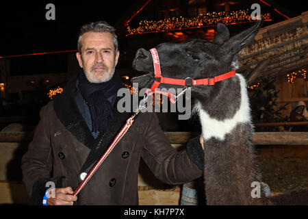 Salzbourg, Autriche. 14 novembre 2017. L'acteur britannique Rupert Everett en tant qu'invité de l'inaguration traditionnelle du marché de Noël au manoir Aiderbichl à Henndorf près de Salzbourg, Autriche, le 14 novembre 2017. Crédit : Ursula Düren/dpa/Alamy Live News Banque D'Images