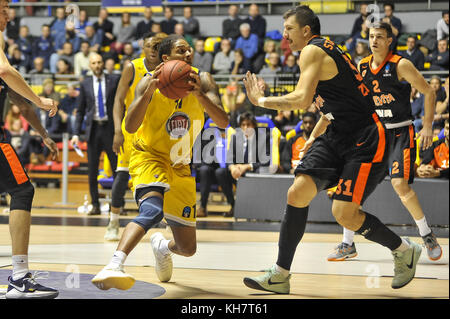 Turin, Italie. 15, novembre 2017. deron washington (fiat auxilium torino) pendant l'Eurocup 2017/18 match de basket-ball entre fiat auxilium torino vs Cedevita Zagreb au palaruffini sur15 novembre, 2017 à Turin, Italie. crédit : fabio annemasse/Alamy live news Banque D'Images