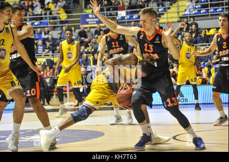 Turin, Italie. 15, novembre 2017. deron washington (fiat auxilium torino) pendant l'Eurocup 2017/18 match de basket-ball entre fiat auxilium torino vs Cedevita Zagreb au palaruffini sur15 novembre, 2017 à Turin, Italie. crédit : fabio annemasse/Alamy live news Banque D'Images