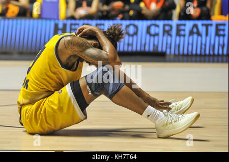 Turin, Italie. 15, novembre 2017. deron washington (fiat auxilium torino) pendant l'Eurocup 2017/18 match de basket-ball entre fiat auxilium torino vs Cedevita Zagreb au palaruffini sur15 novembre, 2017 à Turin, Italie. crédit : fabio annemasse/Alamy live news Banque D'Images