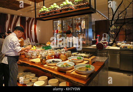 Colombo, Sri Lanka. 16 nov, 2017 Sri lanka.chefs préparer la nourriture à l'hôtel Shangri-la à Colombo le 16 novembre 2017. crédit : Pradeep dambarage/Alamy live news Banque D'Images