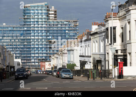 Plymouth, Devon, Angleterre, Royaume-Uni. Novembre 2017. Aménagement moderne de bureaux, vue depuis Elliot Road, dans le centre-ville Banque D'Images