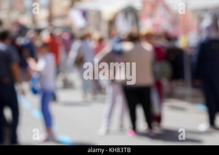 Dans la rue bondée floue majorque,Espagne. gens fond flou. Banque D'Images
