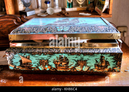 Belgique : images obsédantes ont révélé une importante collection de trophées dans une maison abandonnée qui semble comme s'il a été figé dans le temps. La seri Banque D'Images