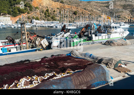 Scènes dans le port de pêche de Javea, Xàbia, Alicante, Valence, Espagne Banque D'Images