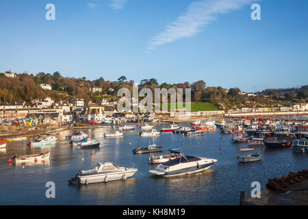 Tôt le matin dans le port de Lyme Regis dans le Dorset, UK. Banque D'Images