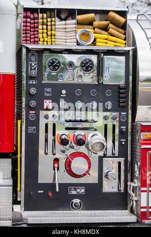 Fire Truck Equipment et soupapes Banque D'Images