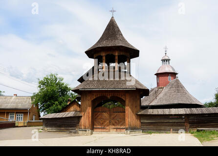 La sainte église en bois près de Kings, Cacica de Bucovine, Roumanie Banque D'Images