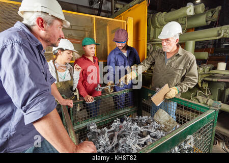 De l'équipe de contrôle de la qualité de production d'acier en métallurgie fonderie usine Banque D'Images