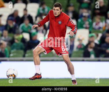 Andreas Christensen, Danemark, se réchauffe avant le match de deuxième jambe de qualification de la coupe du monde de la FIFA 2018 au stade Aviva de Dublin. Banque D'Images