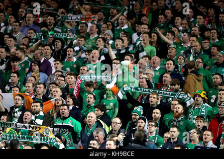 La République d'Irlande a été hante dans les tribunes lors de l'hymne national avant la coupe du monde de la FIFA lors du match de deuxième match de qualification de la coupe du monde à l'Aviva Stadium, à Dublin. Banque D'Images