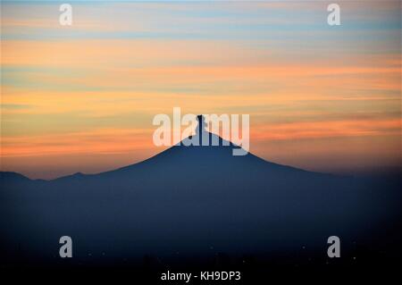 Popocatepetl vulcano vue pendant soleil levant
