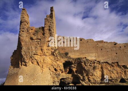 Ruines de l'ancienne citadelle médiévale wall fortification datant 13ème siècle a.c. à fez maroc Banque D'Images