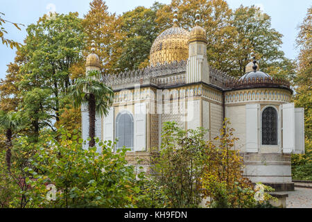 Editorial : ETTAL, BAVIÈRE, ALLEMAGNE, 1er octobre 2017 - le kiosque mauresque émerge de la forêt dans le parc autour du palais de Linderhof Banque D'Images