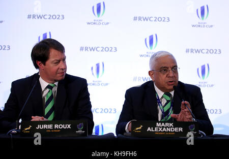 Jurie Roux, Directeur général de sa Rugby (à gauche) et Mark Alexander, Président de sa Rugby (à droite) lors de l'annonce du syndicat hôte de la coupe du monde de Rugby 2023 au Royal Garden Hotel, Kensington. Banque D'Images