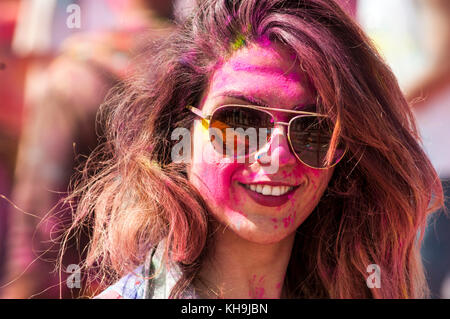 Holi est une fête hindoue célébrée à l'origine du printemps en Inde et au Népal, aussi connu comme le "festival des couleurs" ou le "festival de l'amour". Banque D'Images