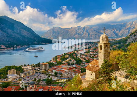 Vue panoramique de Kotor, Monténégro village des Balkans Banque D'Images