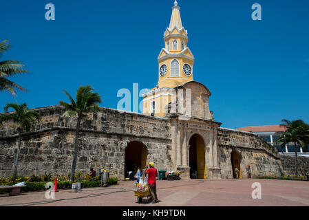 L'Amérique du Sud, Colombie, Cartagena. Vieille Ville historique fortifiée le centre-ville, à l'UNESCO. Clock Tower Gate aka Torre del Reloj. Banque D'Images